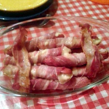 Sajtos-baconös virsli